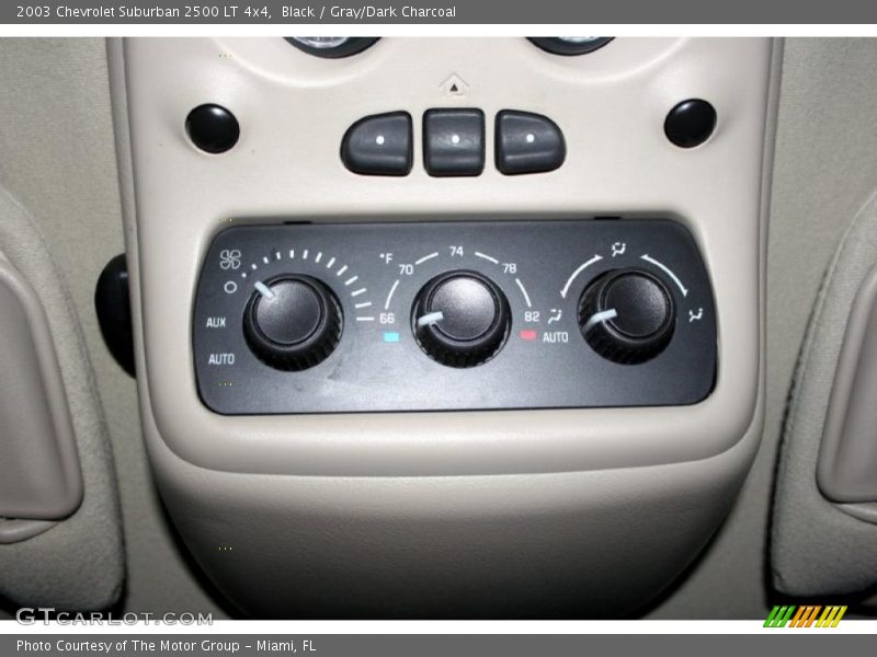 Black / Gray/Dark Charcoal 2003 Chevrolet Suburban 2500 LT 4x4