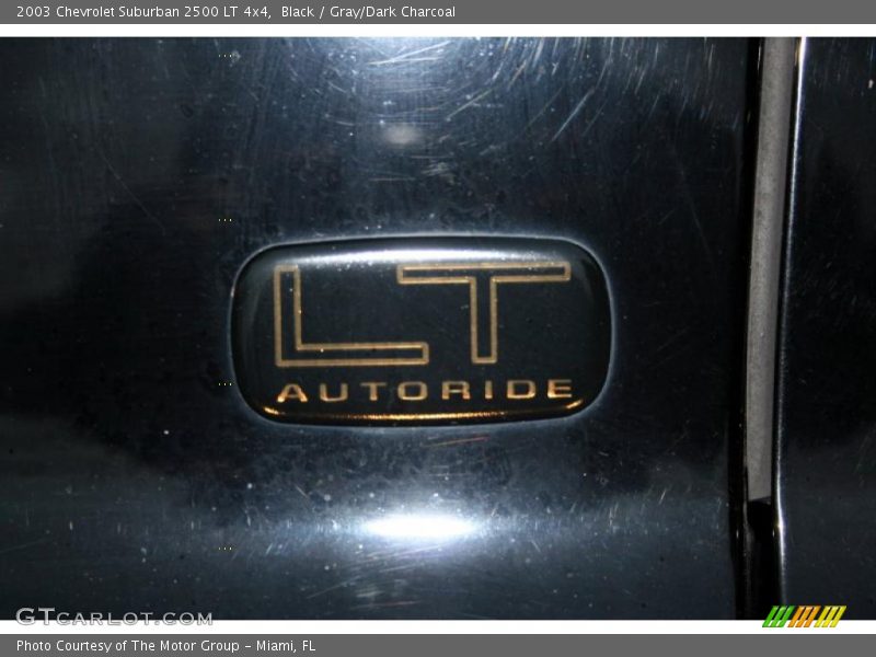 Black / Gray/Dark Charcoal 2003 Chevrolet Suburban 2500 LT 4x4