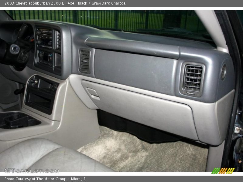Black / Gray/Dark Charcoal 2003 Chevrolet Suburban 2500 LT 4x4