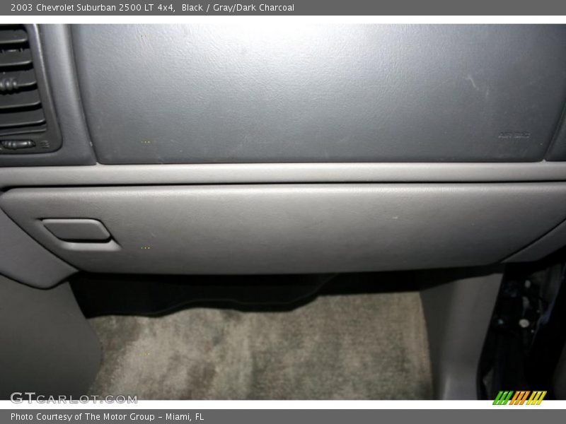 Black / Gray/Dark Charcoal 2003 Chevrolet Suburban 2500 LT 4x4
