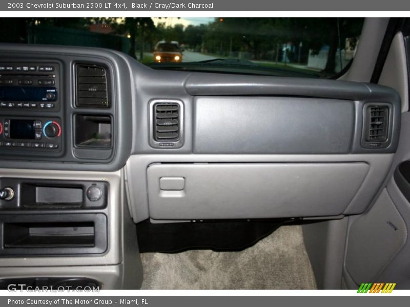 Black / Gray/Dark Charcoal 2003 Chevrolet Suburban 2500 LT 4x4