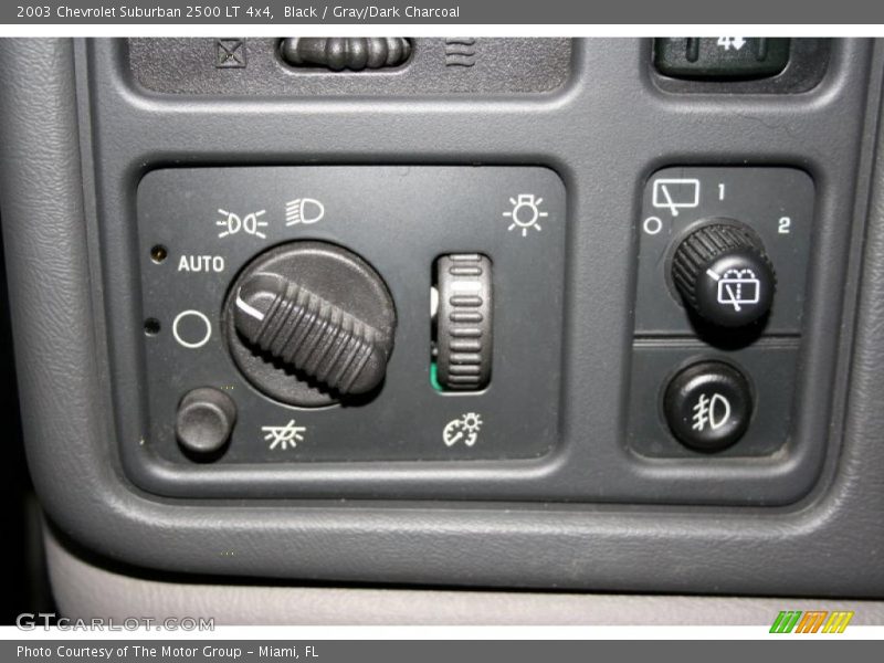 Black / Gray/Dark Charcoal 2003 Chevrolet Suburban 2500 LT 4x4