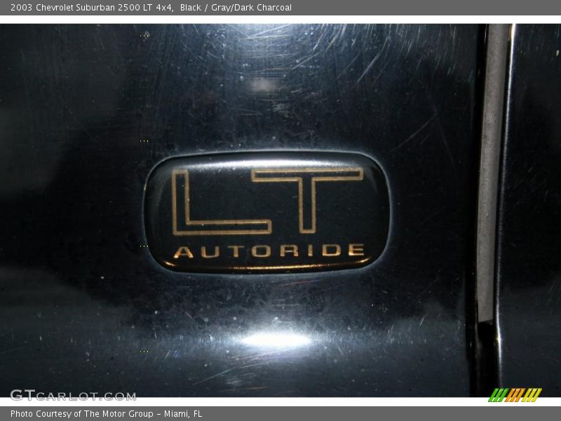 Black / Gray/Dark Charcoal 2003 Chevrolet Suburban 2500 LT 4x4