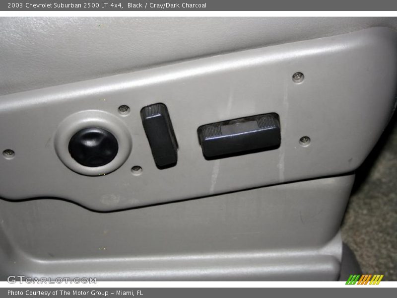 Black / Gray/Dark Charcoal 2003 Chevrolet Suburban 2500 LT 4x4