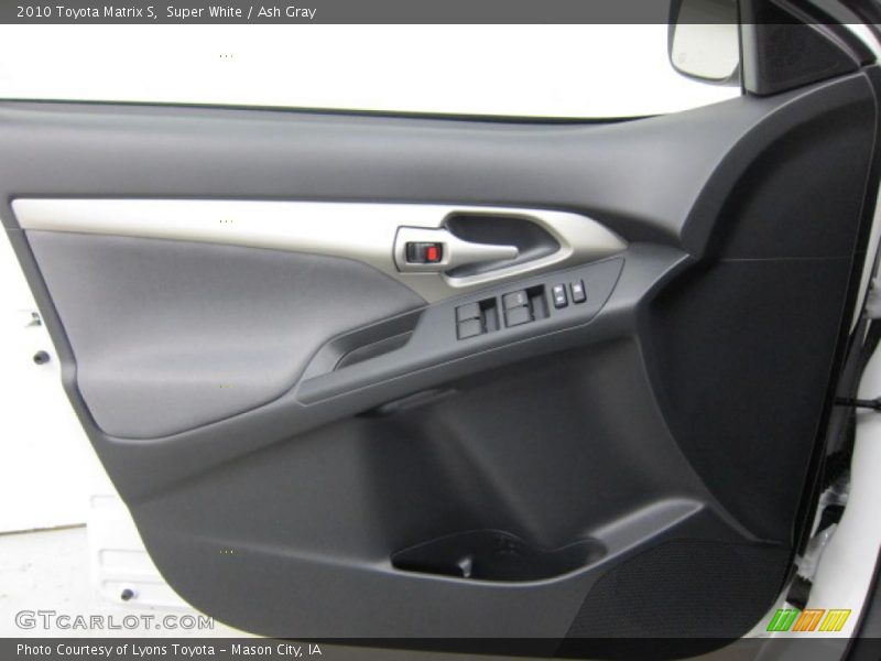 Door Panel of 2010 Matrix S