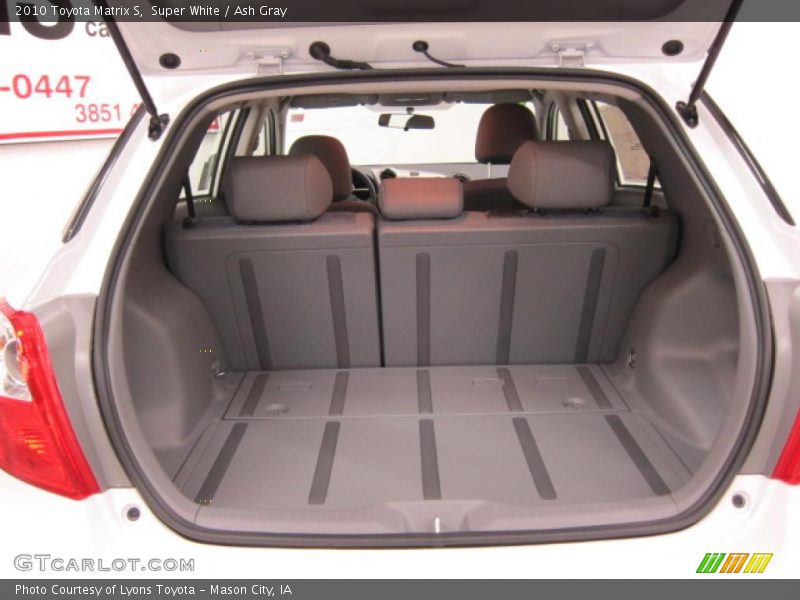  2010 Matrix S Trunk