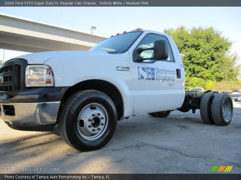 Oxford White / Medium Flint 2006 Ford F350 Super Duty XL Regular Cab Chassis