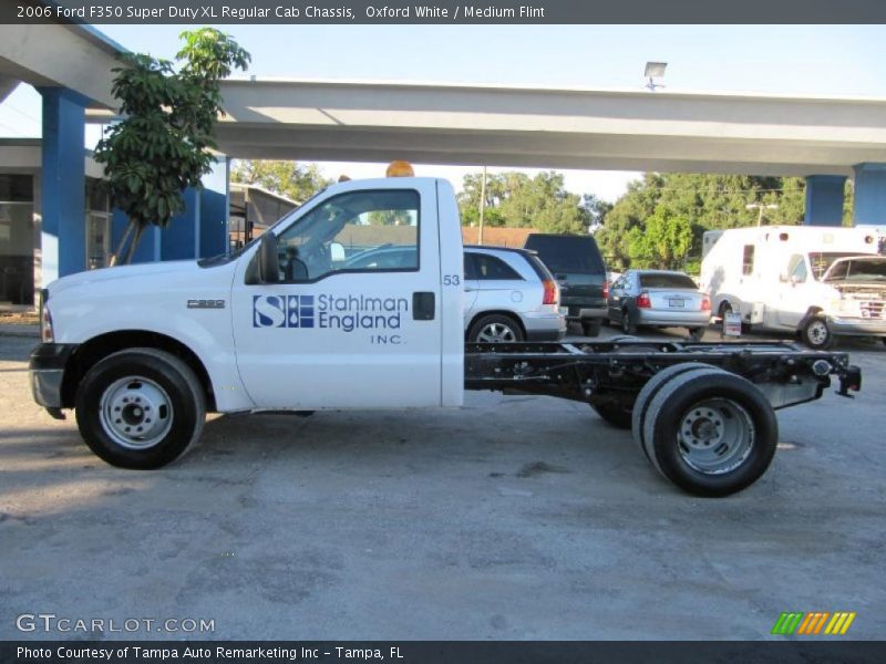 Oxford White / Medium Flint 2006 Ford F350 Super Duty XL Regular Cab Chassis