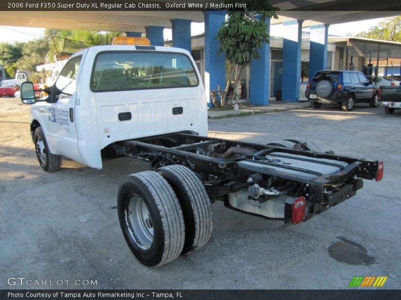 Oxford White / Medium Flint 2006 Ford F350 Super Duty XL Regular Cab Chassis