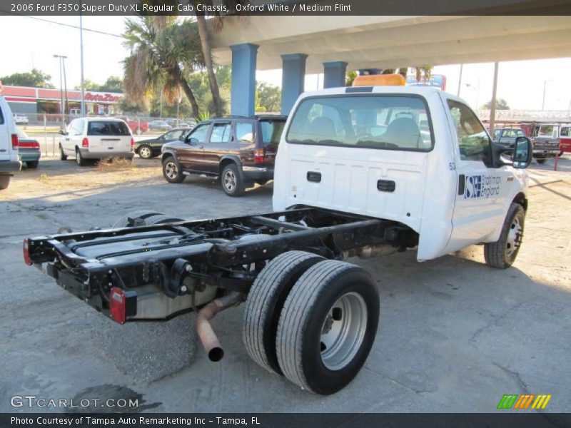 Oxford White / Medium Flint 2006 Ford F350 Super Duty XL Regular Cab Chassis