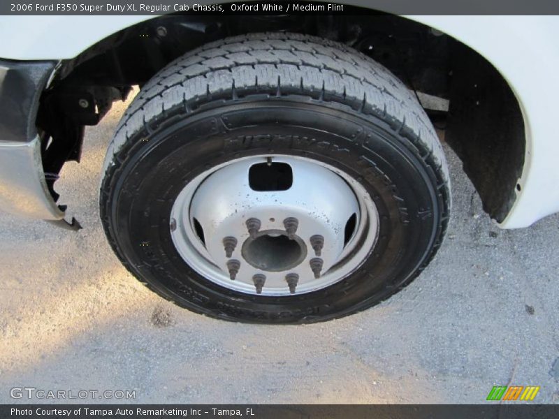Oxford White / Medium Flint 2006 Ford F350 Super Duty XL Regular Cab Chassis