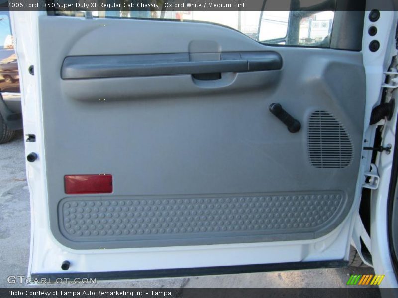Oxford White / Medium Flint 2006 Ford F350 Super Duty XL Regular Cab Chassis