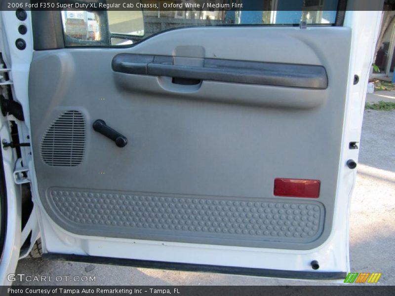 Oxford White / Medium Flint 2006 Ford F350 Super Duty XL Regular Cab Chassis