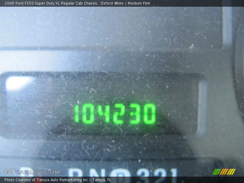 Oxford White / Medium Flint 2006 Ford F350 Super Duty XL Regular Cab Chassis