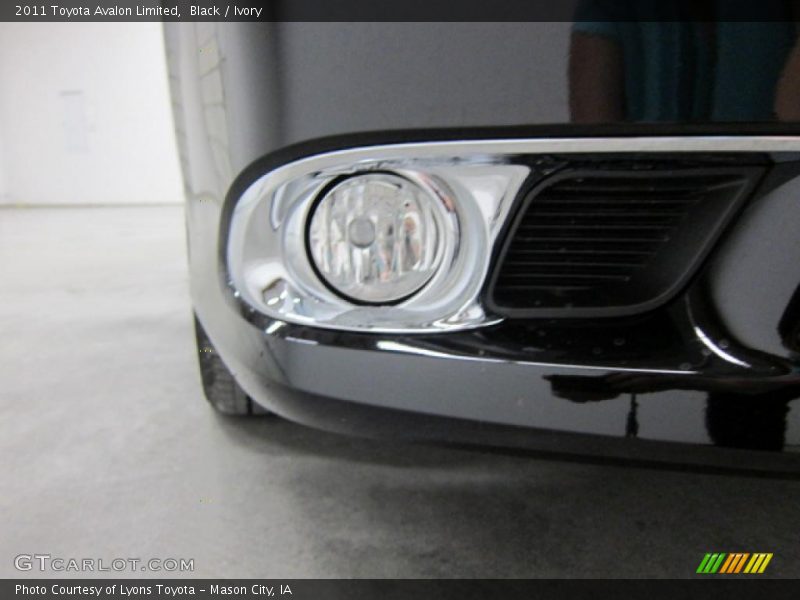 Black / Ivory 2011 Toyota Avalon Limited