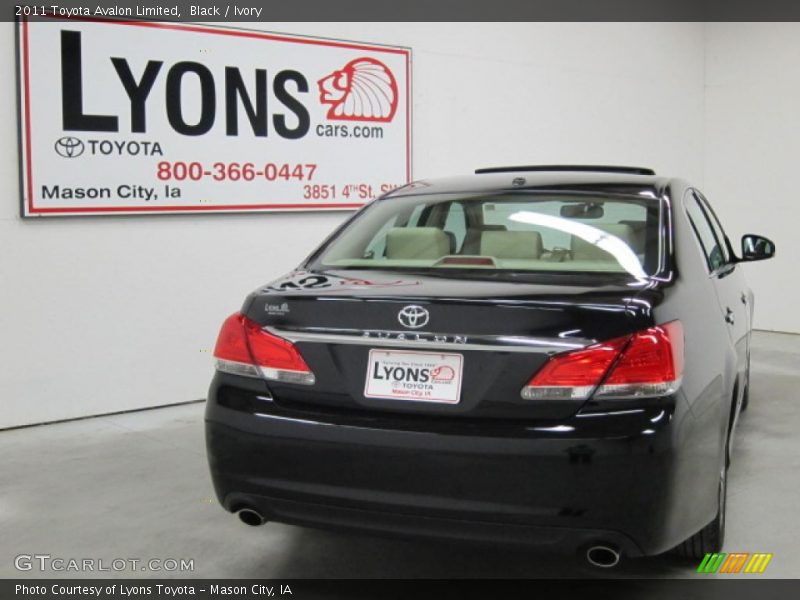 Black / Ivory 2011 Toyota Avalon Limited