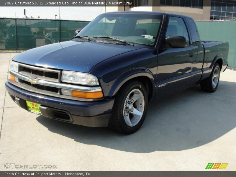 Indigo Blue Metallic / Medium Gray 2002 Chevrolet S10 LS Extended Cab