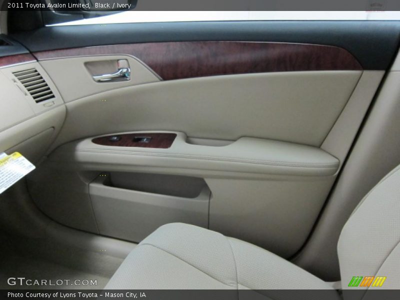 Black / Ivory 2011 Toyota Avalon Limited