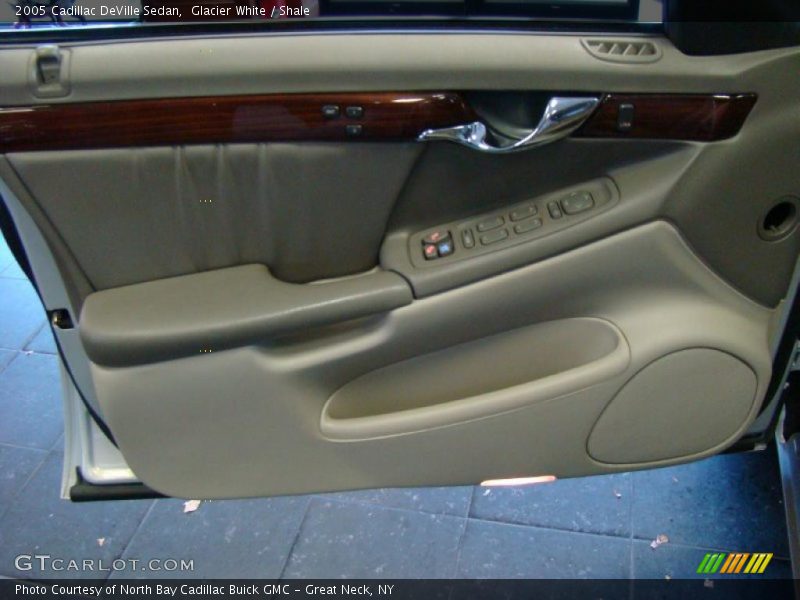Glacier White / Shale 2005 Cadillac DeVille Sedan