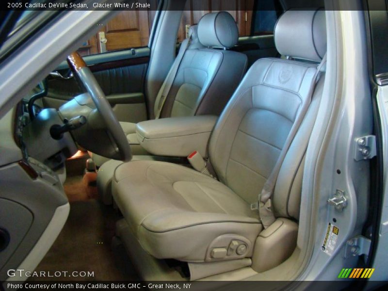 Glacier White / Shale 2005 Cadillac DeVille Sedan