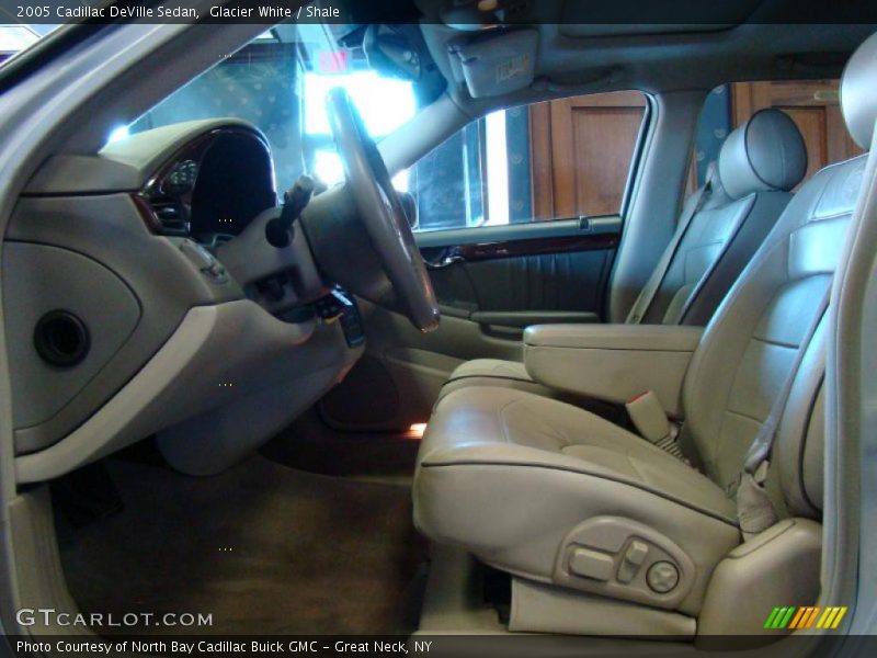 Glacier White / Shale 2005 Cadillac DeVille Sedan