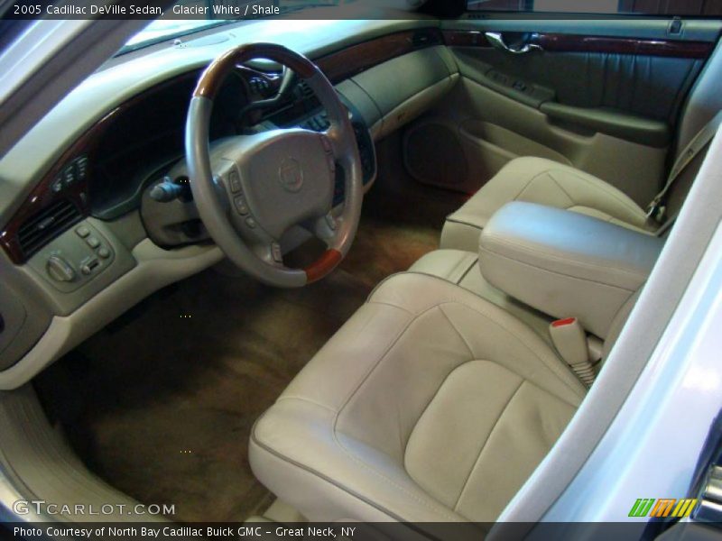 Glacier White / Shale 2005 Cadillac DeVille Sedan
