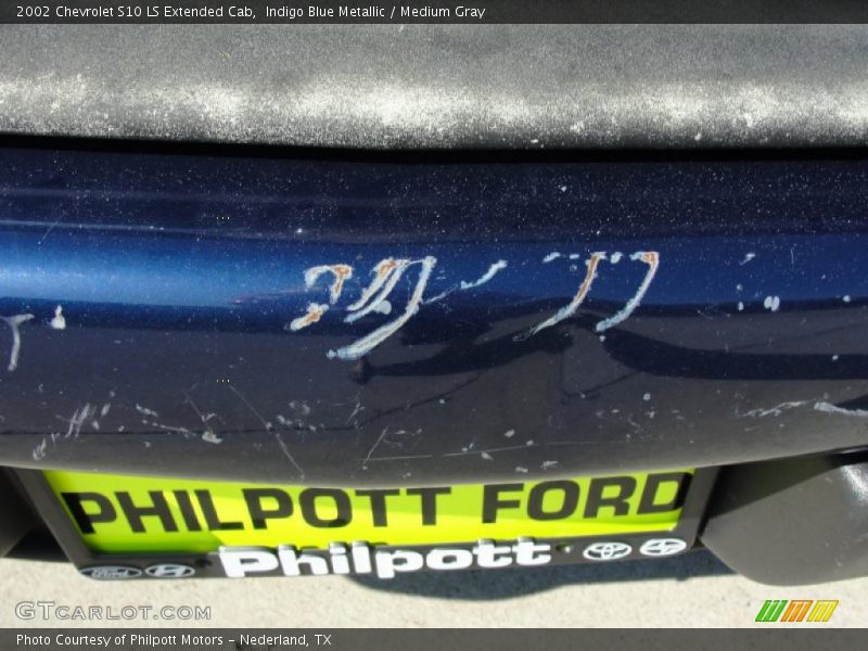 Indigo Blue Metallic / Medium Gray 2002 Chevrolet S10 LS Extended Cab