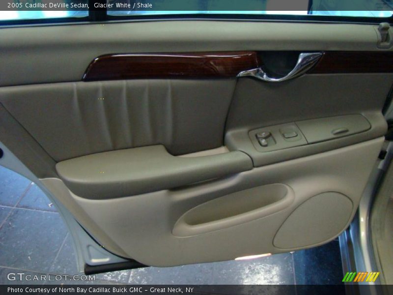 Glacier White / Shale 2005 Cadillac DeVille Sedan
