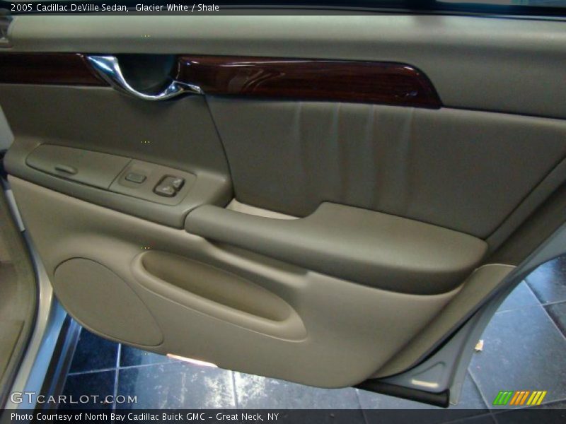 Glacier White / Shale 2005 Cadillac DeVille Sedan