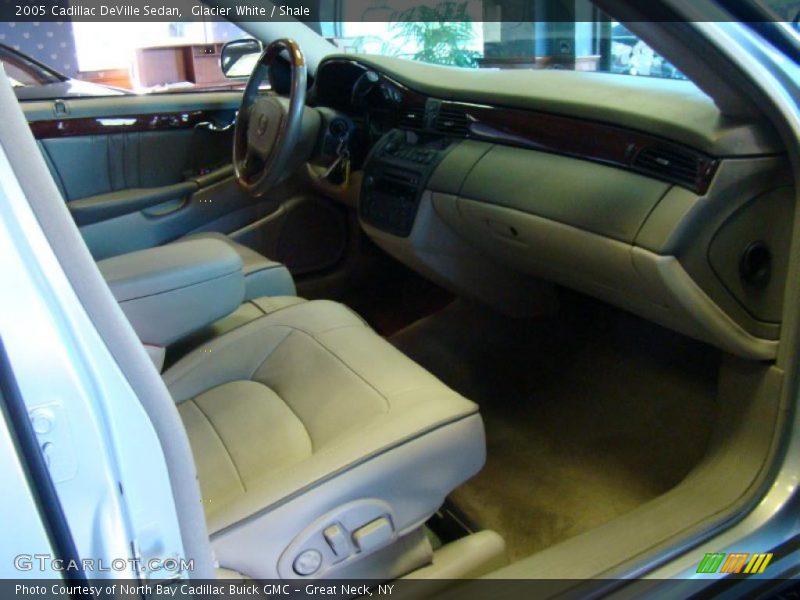 Glacier White / Shale 2005 Cadillac DeVille Sedan