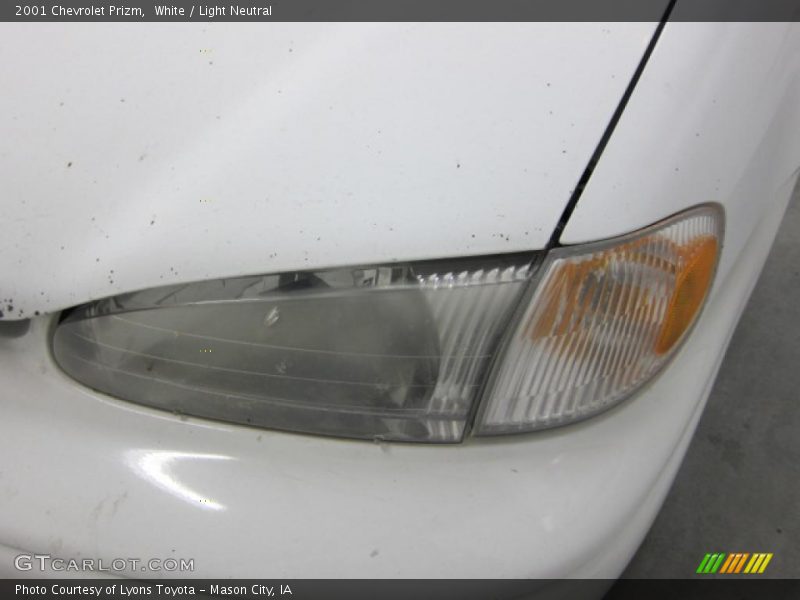 White / Light Neutral 2001 Chevrolet Prizm