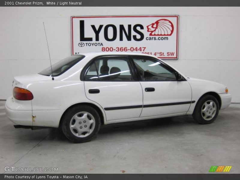 White / Light Neutral 2001 Chevrolet Prizm