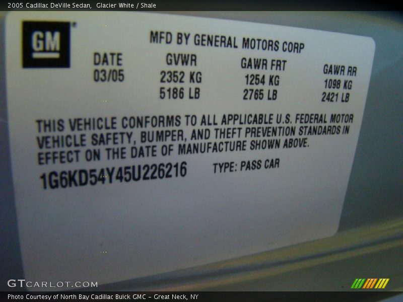 Glacier White / Shale 2005 Cadillac DeVille Sedan