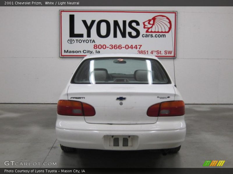 White / Light Neutral 2001 Chevrolet Prizm
