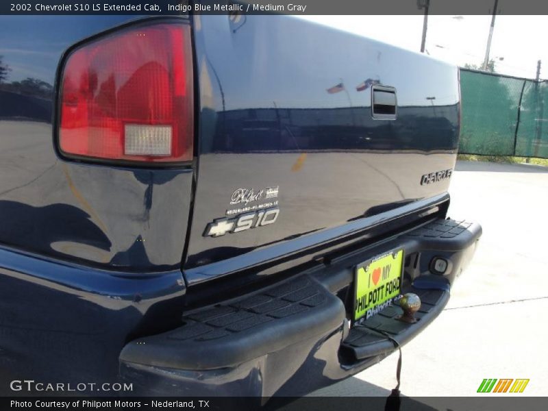 Indigo Blue Metallic / Medium Gray 2002 Chevrolet S10 LS Extended Cab