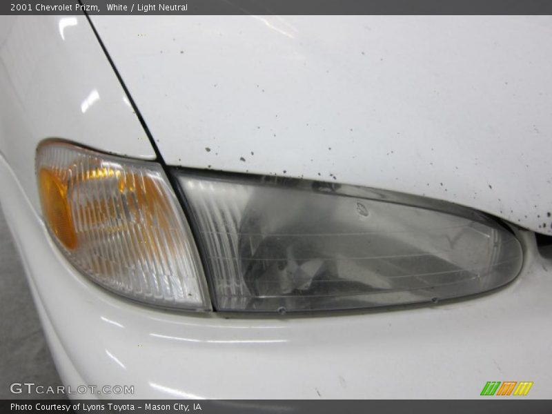 White / Light Neutral 2001 Chevrolet Prizm