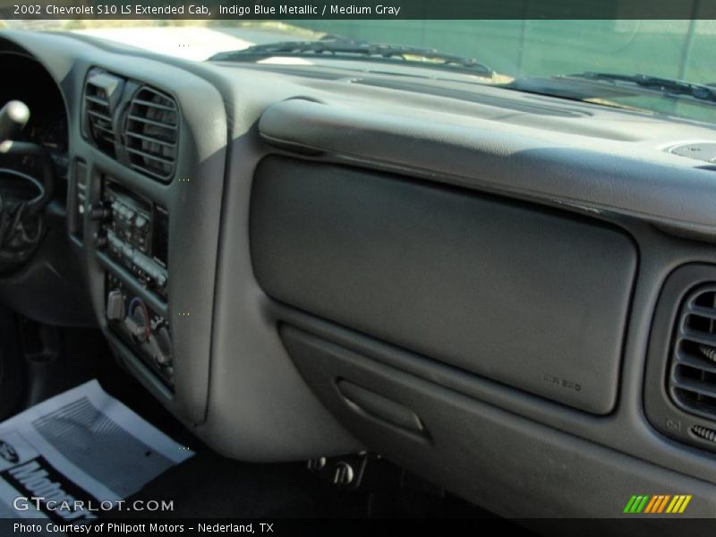 Indigo Blue Metallic / Medium Gray 2002 Chevrolet S10 LS Extended Cab