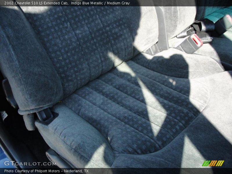 Indigo Blue Metallic / Medium Gray 2002 Chevrolet S10 LS Extended Cab