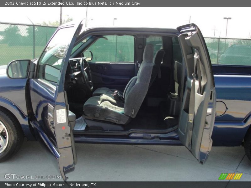 Indigo Blue Metallic / Medium Gray 2002 Chevrolet S10 LS Extended Cab