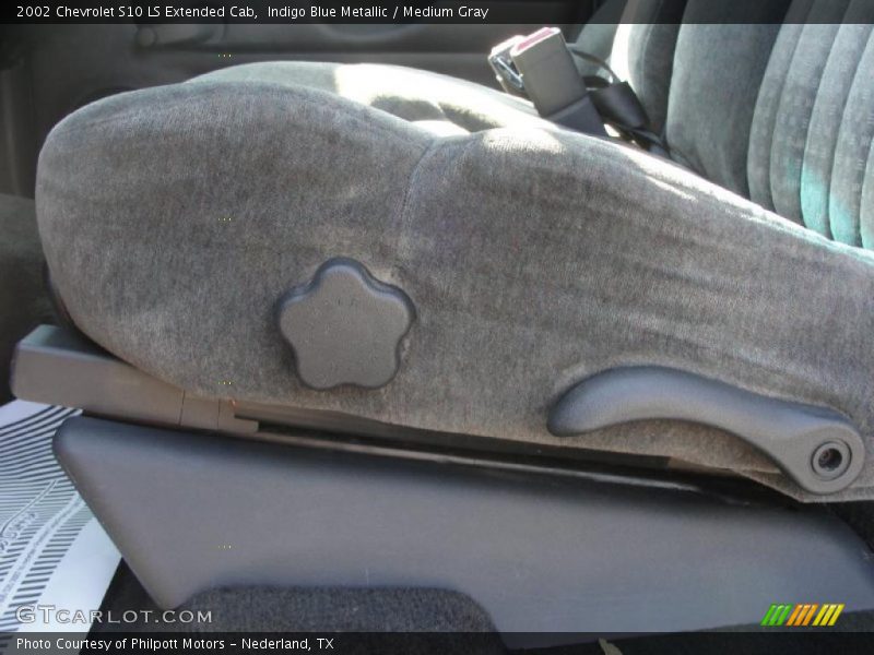 Indigo Blue Metallic / Medium Gray 2002 Chevrolet S10 LS Extended Cab