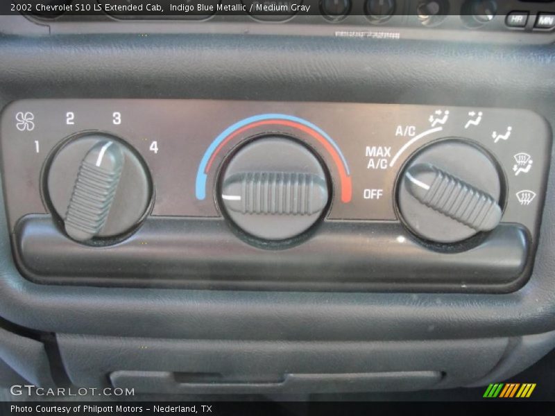 Controls of 2002 S10 LS Extended Cab