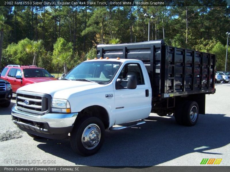 Oxford White / Medium Graphite 2002 Ford F550 Super Duty XL Regular Cab 4x4 Stake Truck
