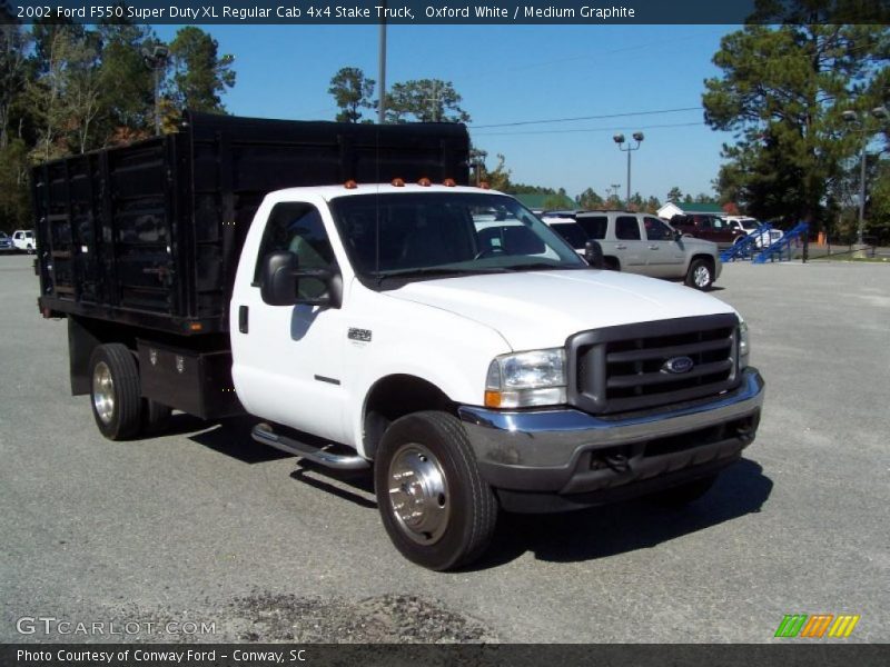 Oxford White / Medium Graphite 2002 Ford F550 Super Duty XL Regular Cab 4x4 Stake Truck