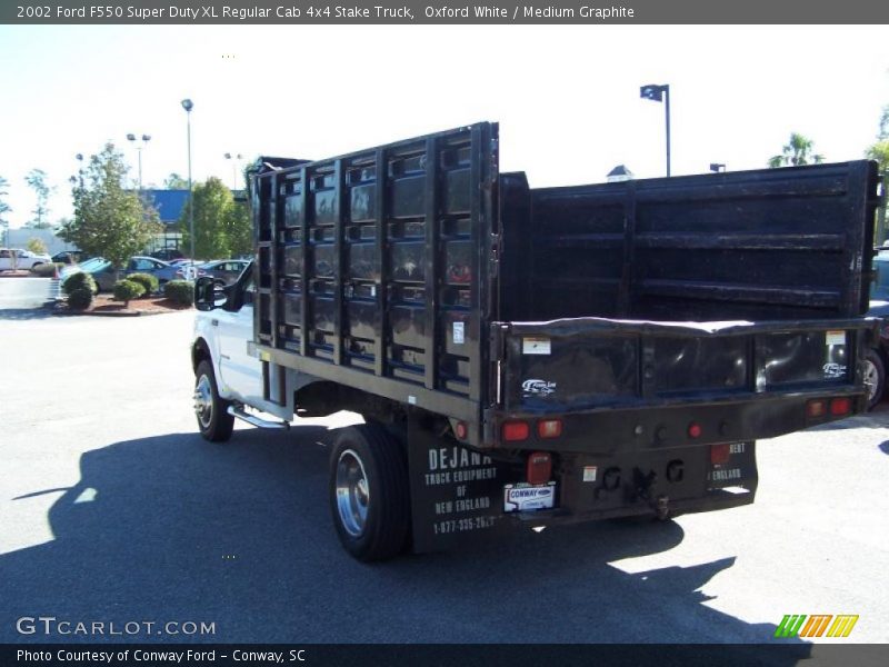 Oxford White / Medium Graphite 2002 Ford F550 Super Duty XL Regular Cab 4x4 Stake Truck
