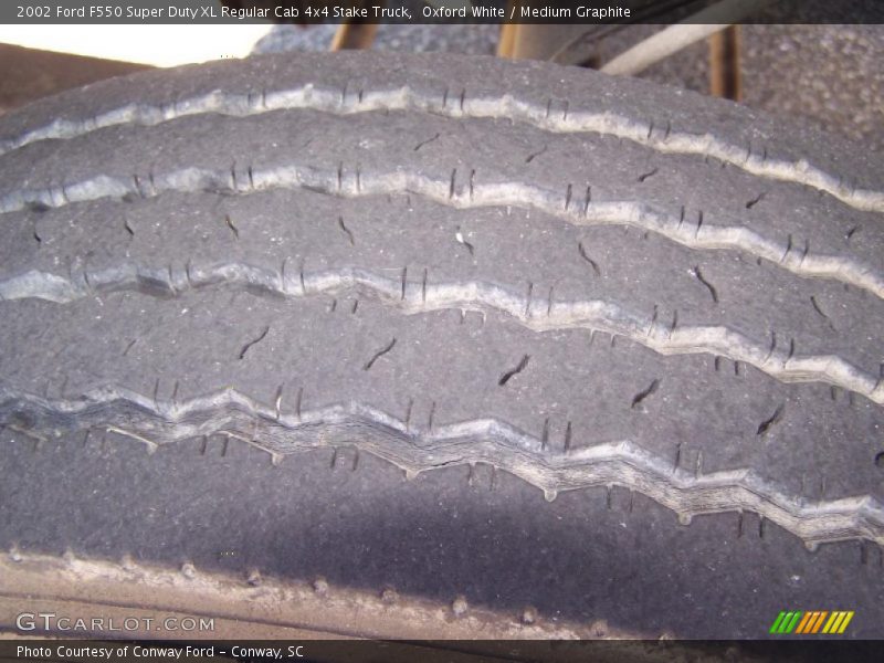 Oxford White / Medium Graphite 2002 Ford F550 Super Duty XL Regular Cab 4x4 Stake Truck