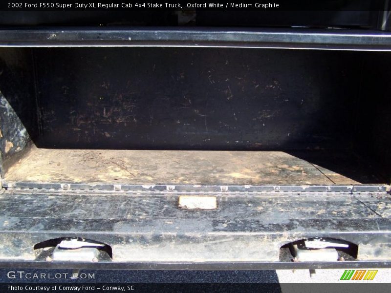 Oxford White / Medium Graphite 2002 Ford F550 Super Duty XL Regular Cab 4x4 Stake Truck