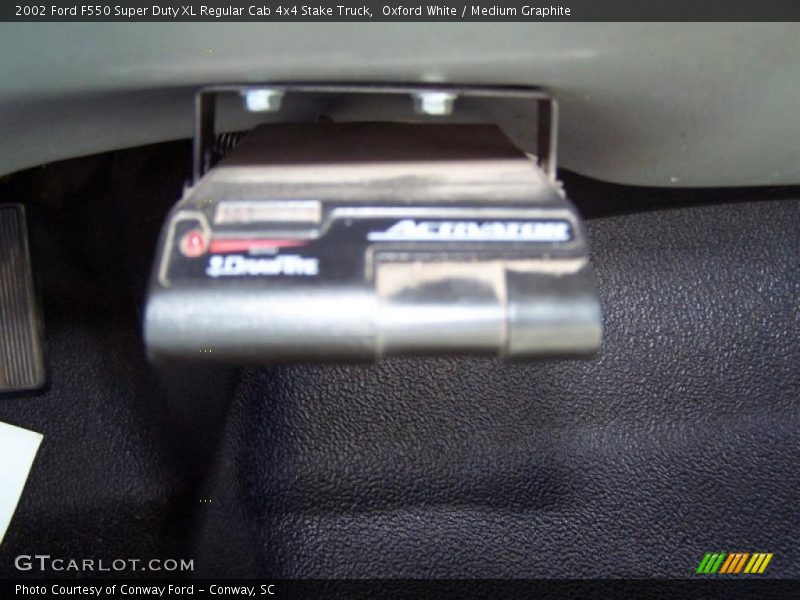 Oxford White / Medium Graphite 2002 Ford F550 Super Duty XL Regular Cab 4x4 Stake Truck