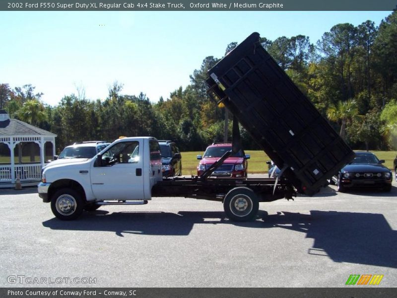 Oxford White / Medium Graphite 2002 Ford F550 Super Duty XL Regular Cab 4x4 Stake Truck