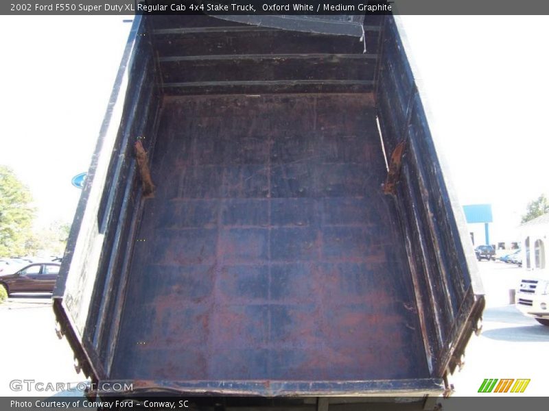 Oxford White / Medium Graphite 2002 Ford F550 Super Duty XL Regular Cab 4x4 Stake Truck