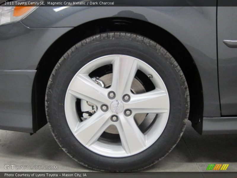 Magnetic Gray Metallic / Dark Charcoal 2011 Toyota Camry SE
